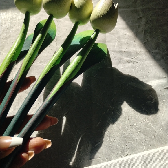 Vintage hand carved and painted individual tulips - Picture 4 of 5